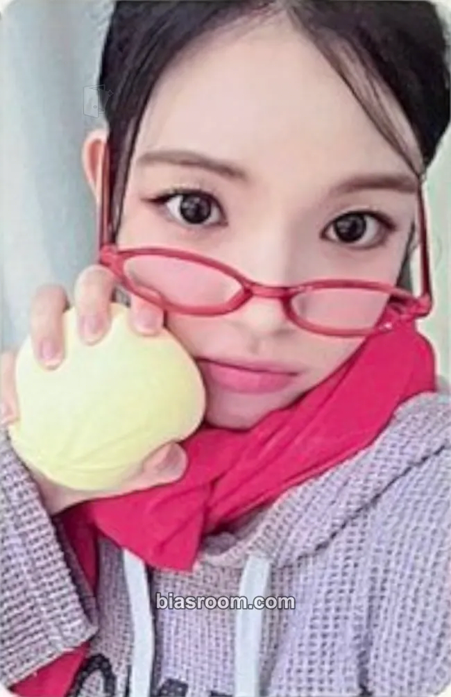 Yuha STYLE Photocard - Hearts2Hearts - Hearts2Hearts K-pop photocard