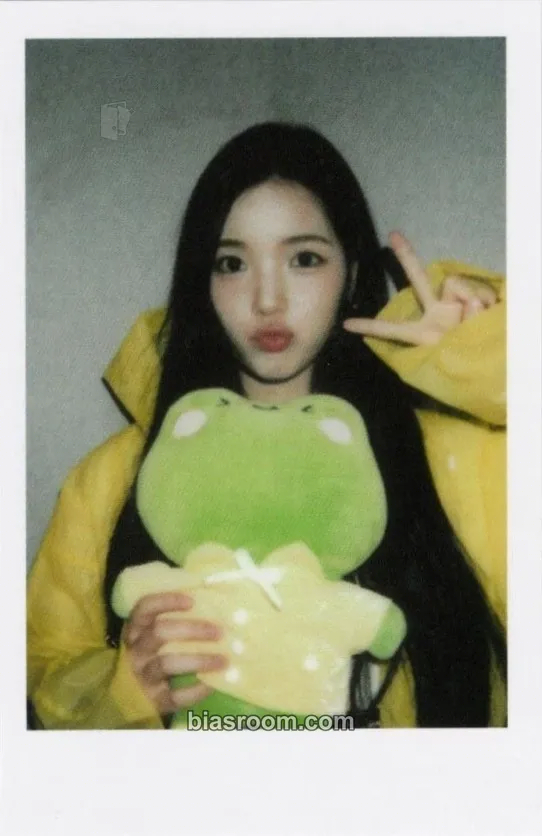 Yuha STYLE Photocard - Hearts2Hearts - Hearts2Hearts K-pop photocard