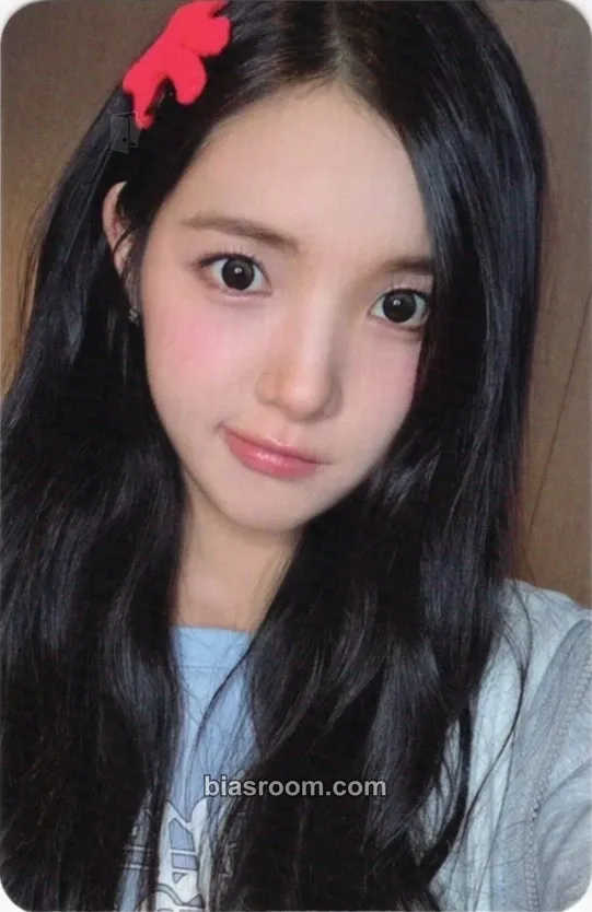 Yuha STYLE Photocard - Hearts2Hearts - Hearts2Hearts K-pop photocard