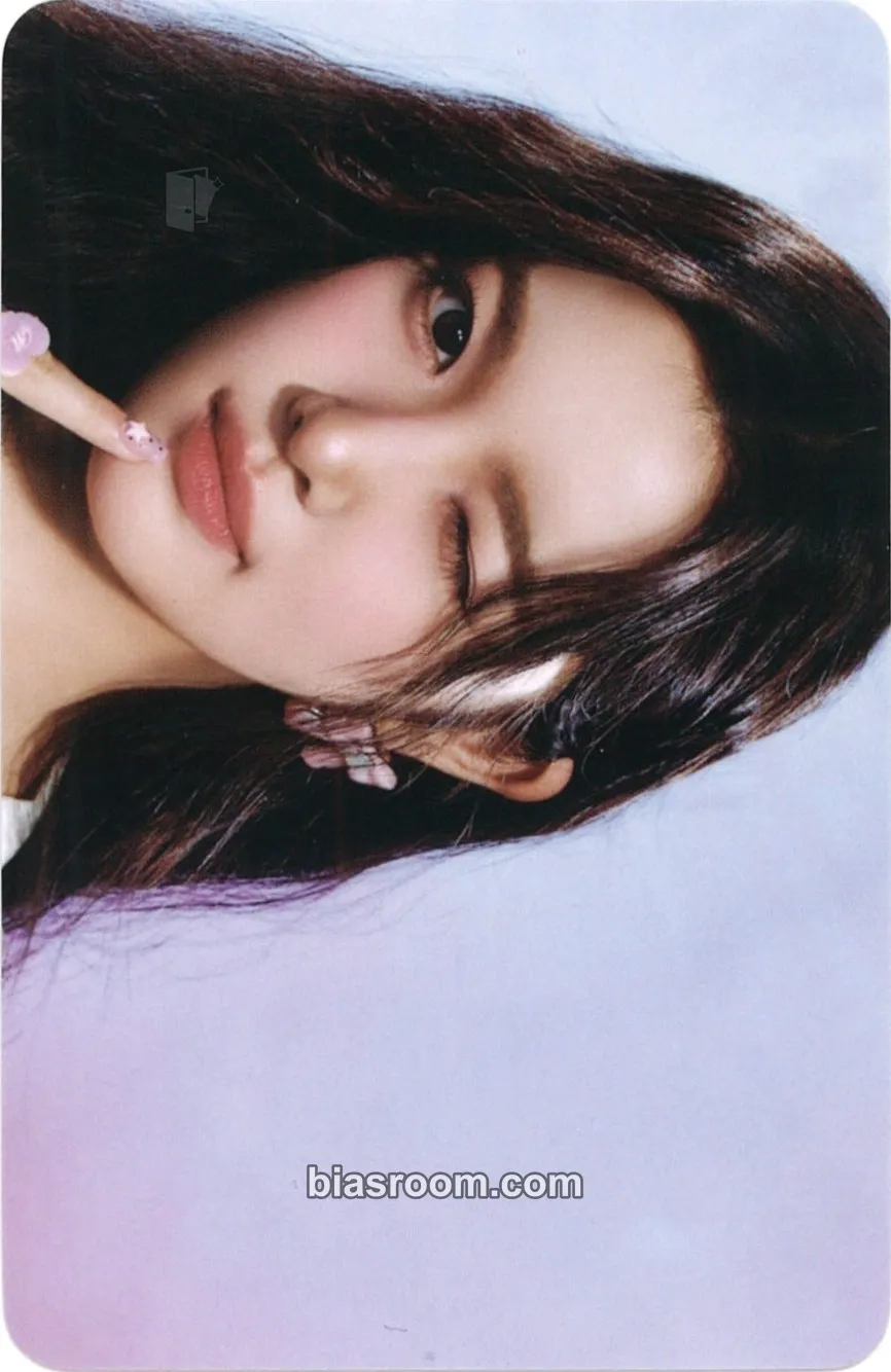 Yuha STYLE Photocard - Hearts2Hearts - Hearts2Hearts K-pop photocard
