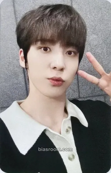 Yunho GOLDEN HOUR : Part.1 Photocard - ATEEZ - ATEEZ K-pop photocard