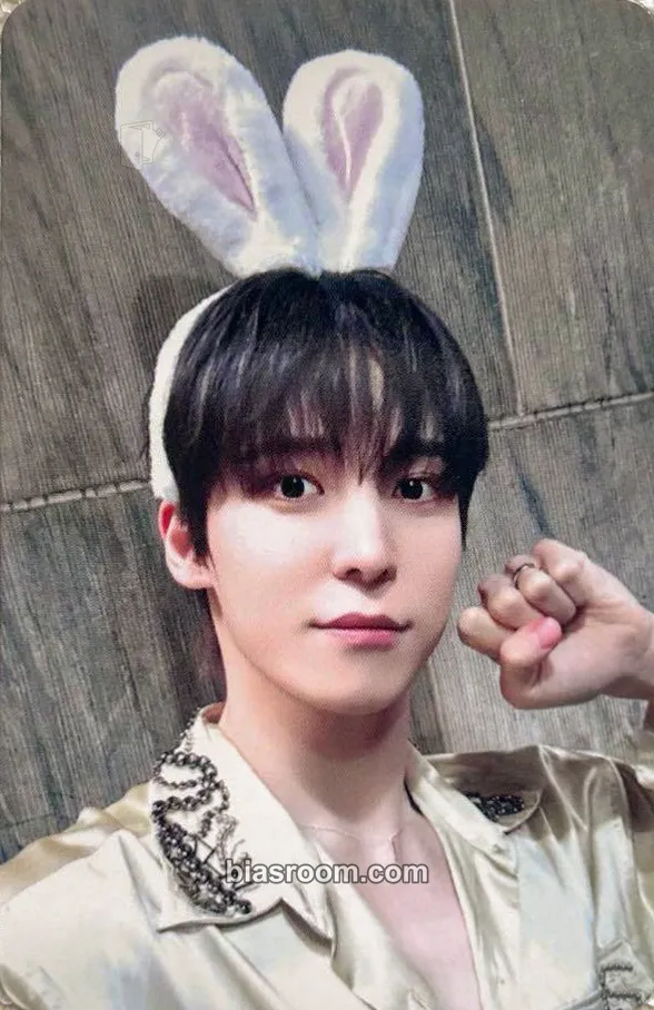 Yunho GOLDEN HOUR : Part.1 Photocard - ATEEZ - ATEEZ K-pop photocard