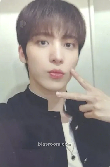 Yunho GOLDEN HOUR : Part.1 Photocard - ATEEZ - ATEEZ K-pop photocard
