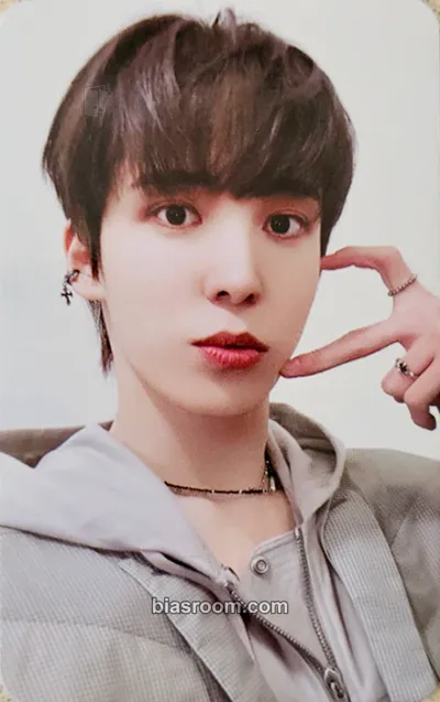 Yunho GOLDEN HOUR : Part.1 Photocard - ATEEZ - ATEEZ K-pop photocard