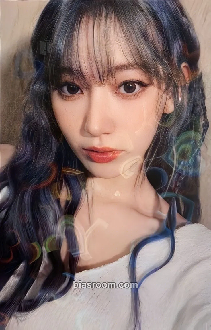 Sakura EASY Photocard - LE SSERAFIM - LE SSERAFIM K-pop photocard