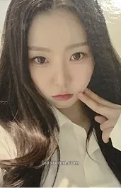 Jackie ICHILLIN' 2025 Season's Greetings 'Get Ready with Me' Photocard - ICHILLIN’ - ICHILLIN’ K-pop photocard