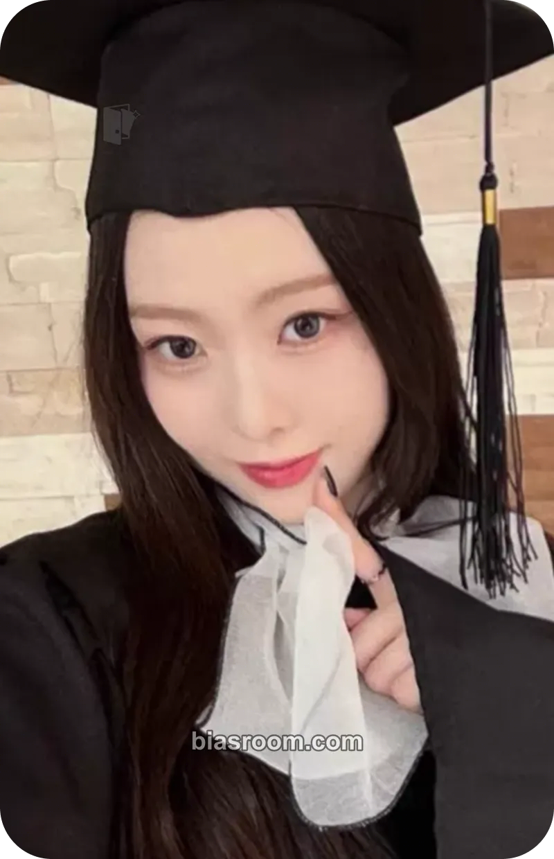 Jackie ICHILLIN' 2025 Season's Greetings 'Get Ready with Me' Photocard - ICHILLIN’ - ICHILLIN’ K-pop photocard