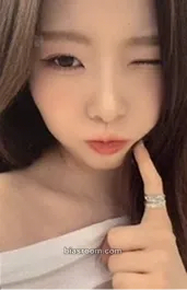 Jackie ICHILLIN' 2025 Season's Greetings 'Get Ready with Me' Photocard - ICHILLIN’ - ICHILLIN’ K-pop photocard
