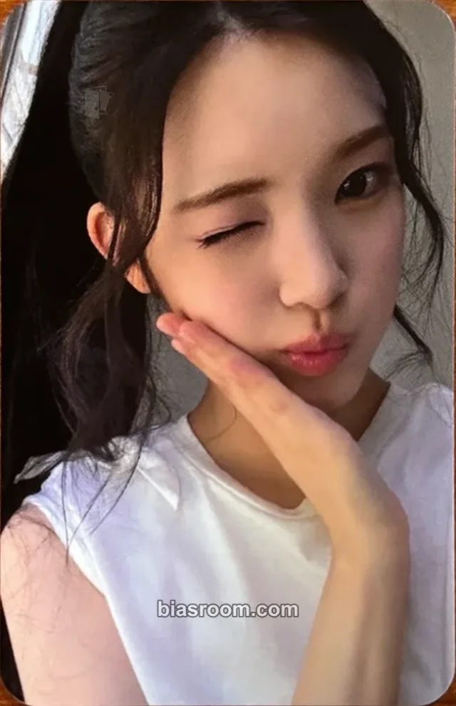 Hearts2Hearts - Yuha - FOCUS Album pob (pre-order benefit)