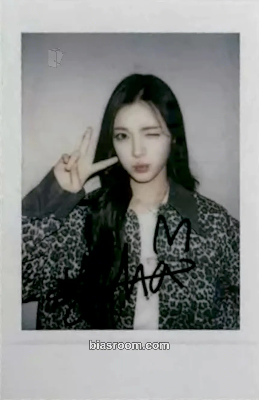 Yuha FOCUS Photocard - Hearts2Hearts - Hearts2Hearts K-pop photocard