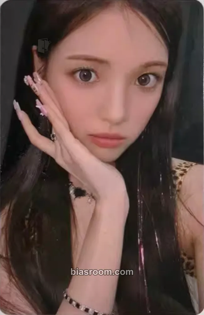 Yuha FOCUS Photocard - Hearts2Hearts - Hearts2Hearts K-pop photocard