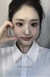 Joonie ICHILLIN' 2025 Season's Greetings 'Get Ready with Me' Photocard - ICHILLIN’ - ICHILLIN’ K-pop photocard