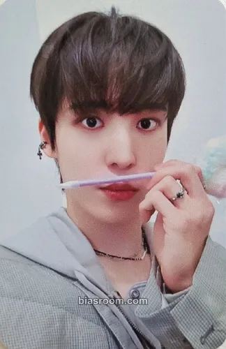 Yunho GOLDEN HOUR : Part.1 Photocard - ATEEZ - ATEEZ K-pop photocard
