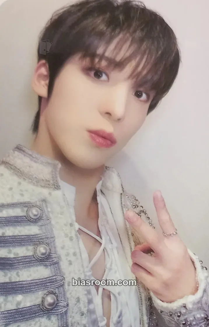 Yunho GOLDEN HOUR : Part.1 Photocard - ATEEZ - ATEEZ K-pop photocard