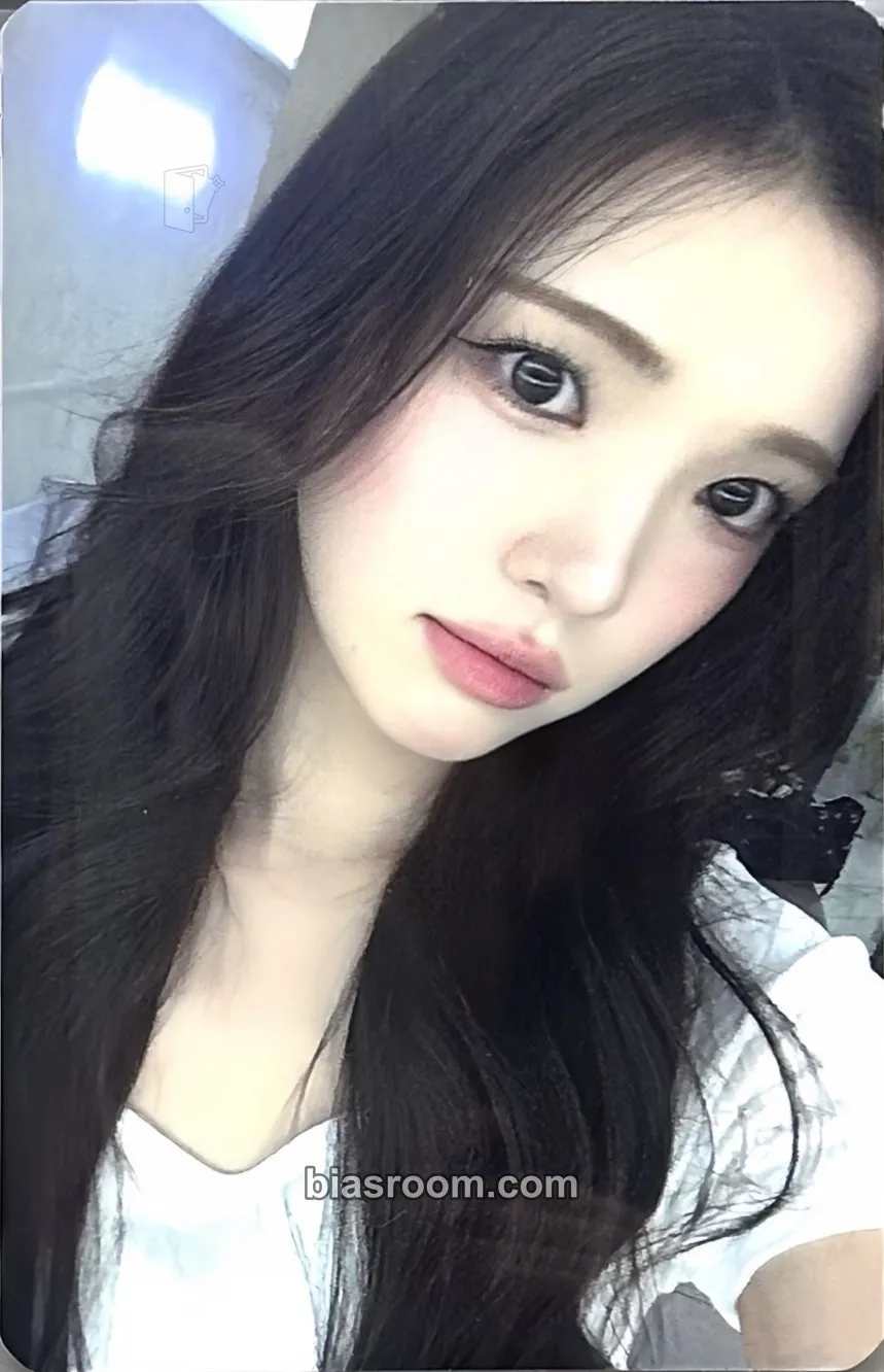 Yuha FOCUS Photocard - Hearts2Hearts - Hearts2Hearts K-pop photocard