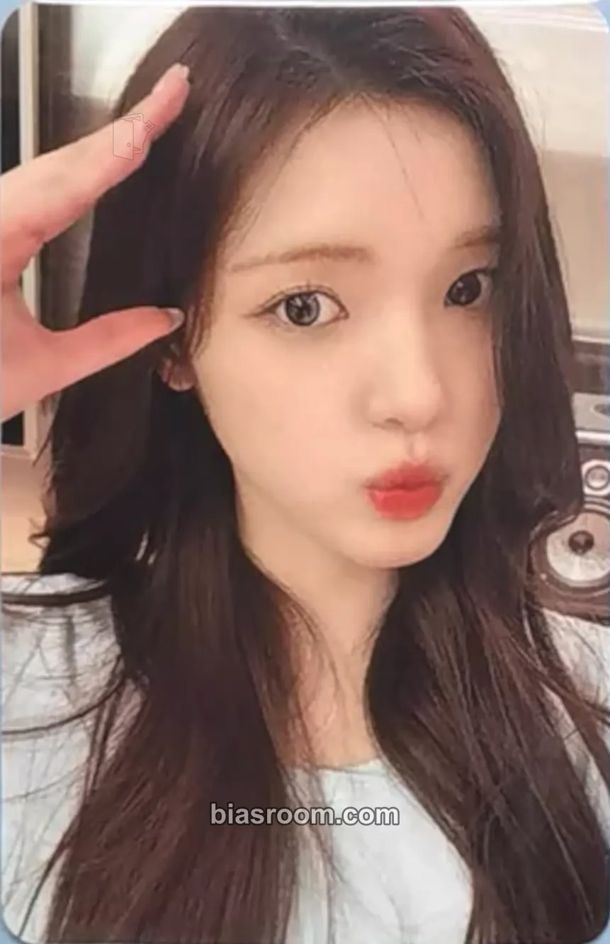 Yuha FOCUS Photocard - Hearts2Hearts - Hearts2Hearts K-pop photocard
