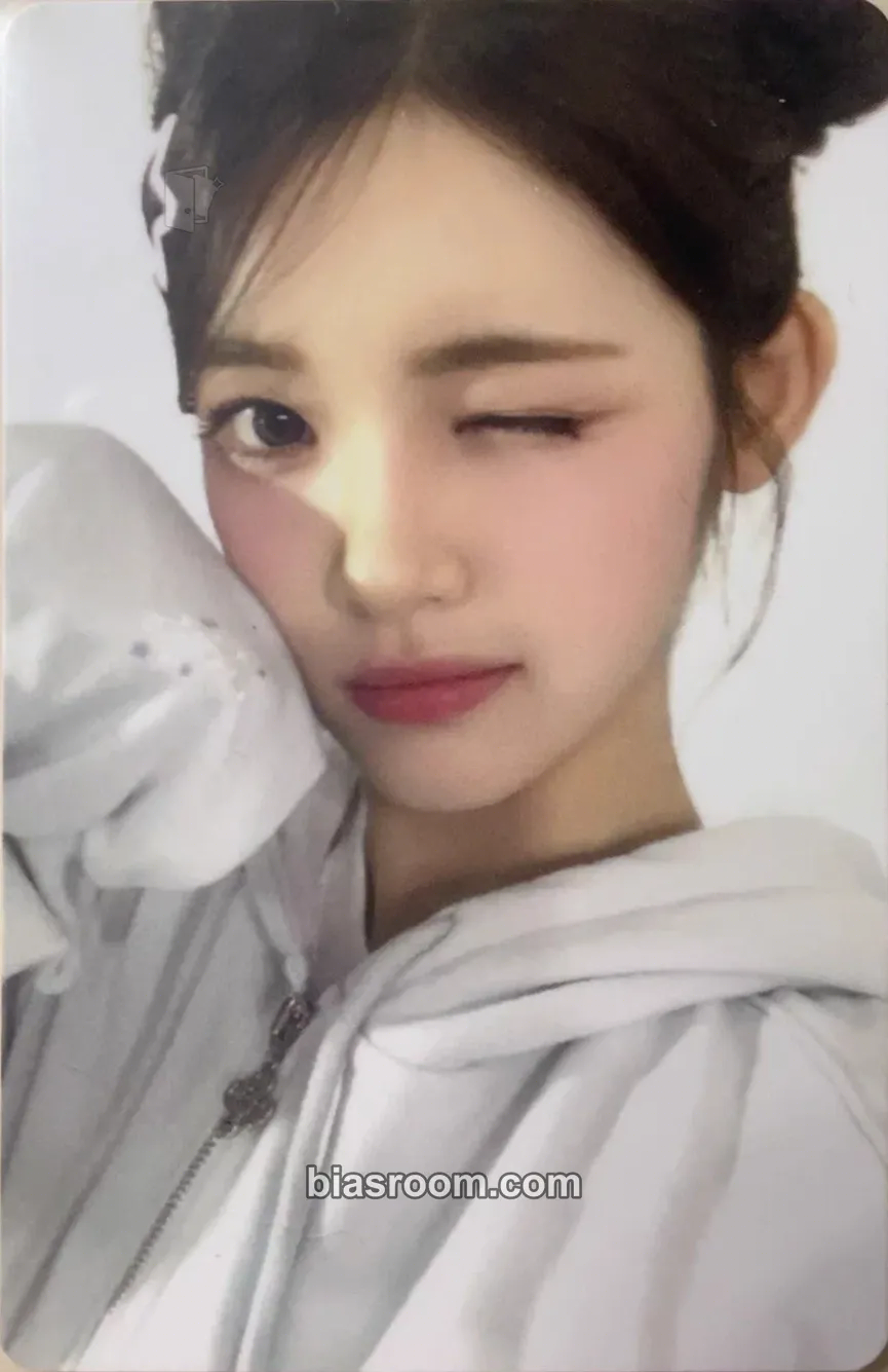 Yuha FOCUS Photocard - Hearts2Hearts - Hearts2Hearts K-pop photocard