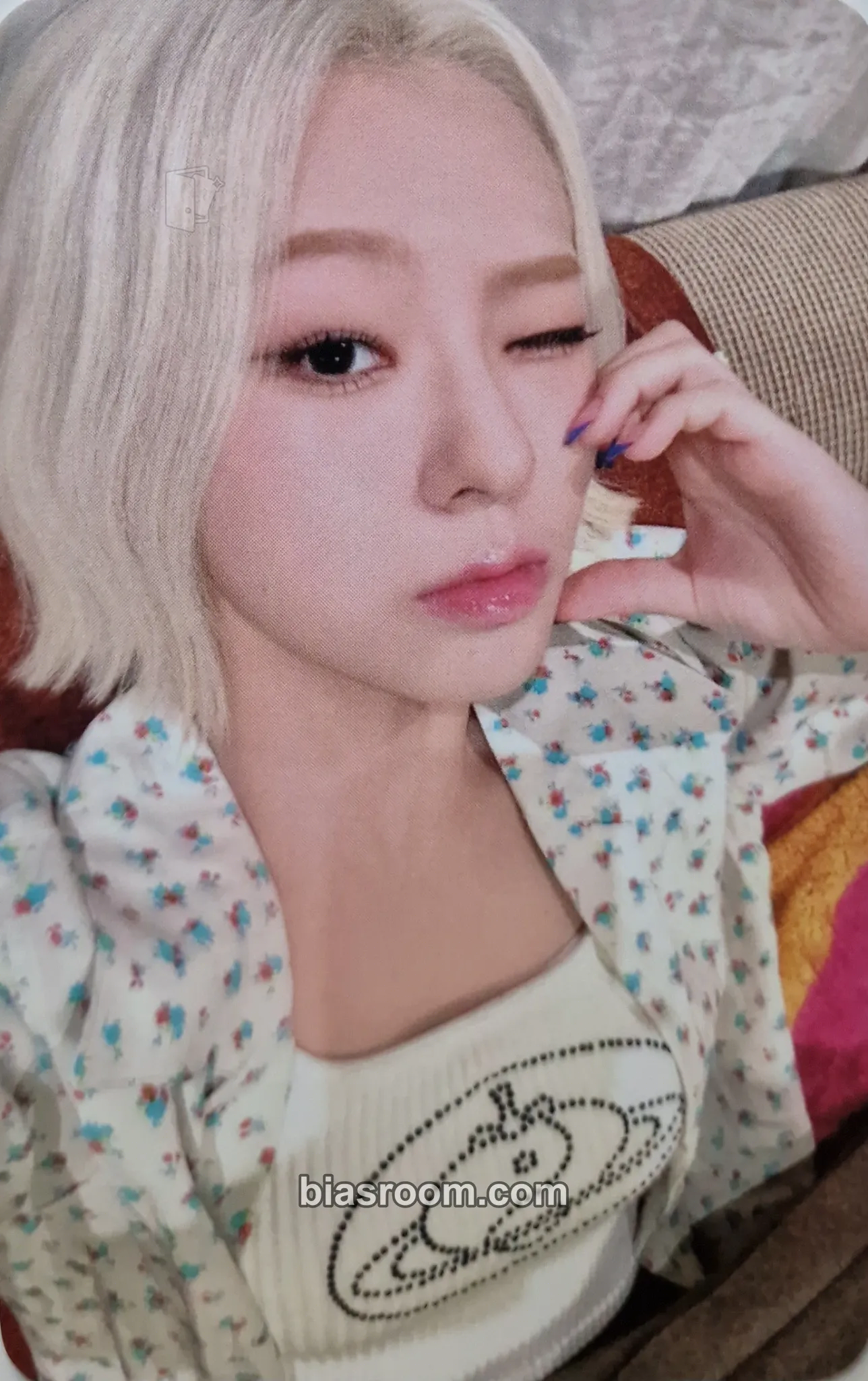 Chaerin ICHILLIN' 2025 Season's Greetings 'Get Ready with Me' Photocard - ICHILLIN’ - ICHILLIN’ K-pop photocard