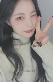 Yeju ICHILLIN' 2025 Season's Greetings 'Get Ready with Me' Photocard - ICHILLIN’ - ICHILLIN’ K-pop photocard