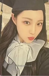 Yeju ICHILLIN' 2025 Season's Greetings 'Get Ready with Me' Photocard - ICHILLIN’ - ICHILLIN’ K-pop photocard