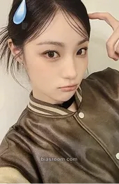 Yeju ICHILLIN' 2025 Season's Greetings 'Get Ready with Me' Photocard - ICHILLIN’ - ICHILLIN’ K-pop photocard