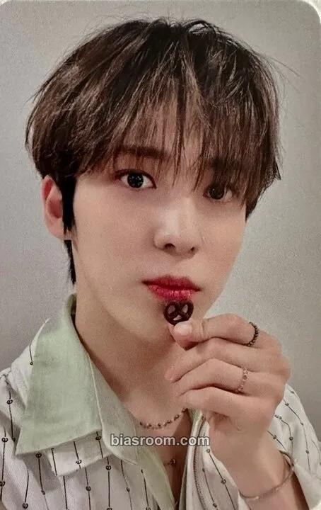 Yunho POP-UP: GOLDEN HOUR : Part 1 (Soundwave) Photocard - ATEEZ - ATEEZ K-pop photocard