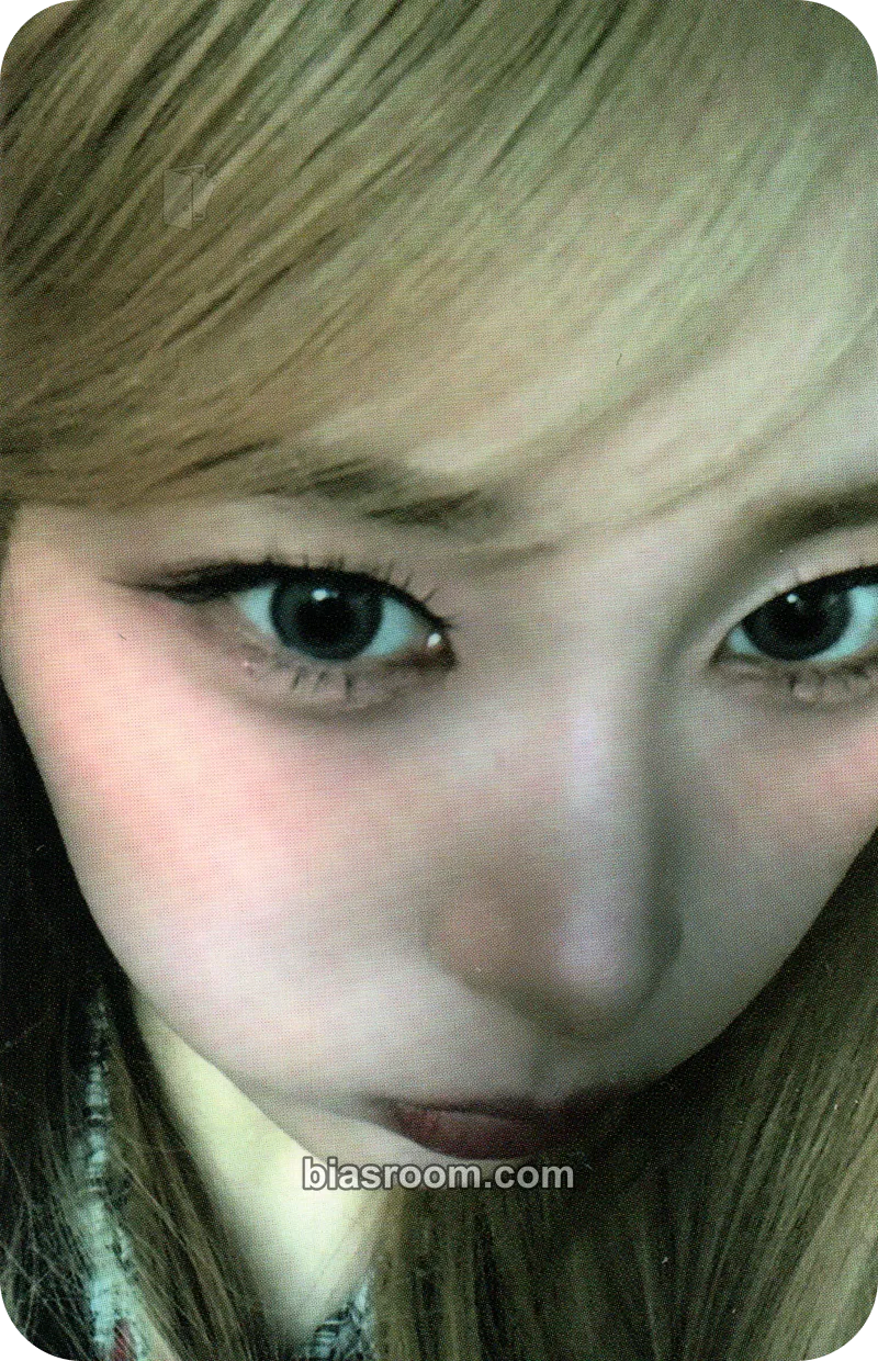 Chowon ICHILLIN' 2025 Season's Greetings 'Get Ready with Me' Photocard - ICHILLIN’ - ICHILLIN’ K-pop photocard