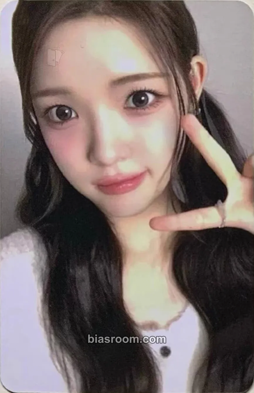 Yuha FOCUS Photocard - Hearts2Hearts - Hearts2Hearts K-pop photocard