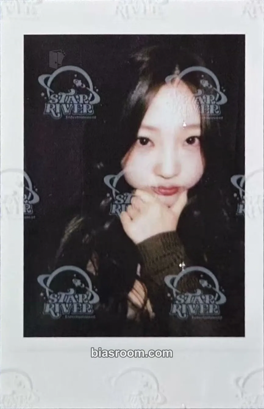 Stella The Chase Photocard - Hearts2Hearts - Hearts2Hearts K-pop photocard