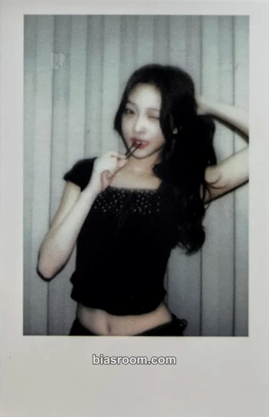 Stella STYLE Photocard - Hearts2Hearts - Hearts2Hearts K-pop photocard