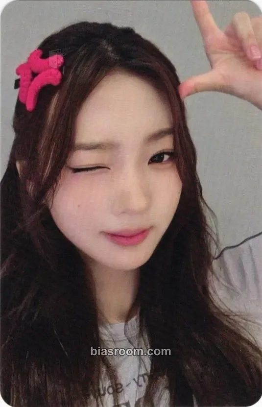 Stella STYLE Photocard - Hearts2Hearts - Hearts2Hearts K-pop photocard