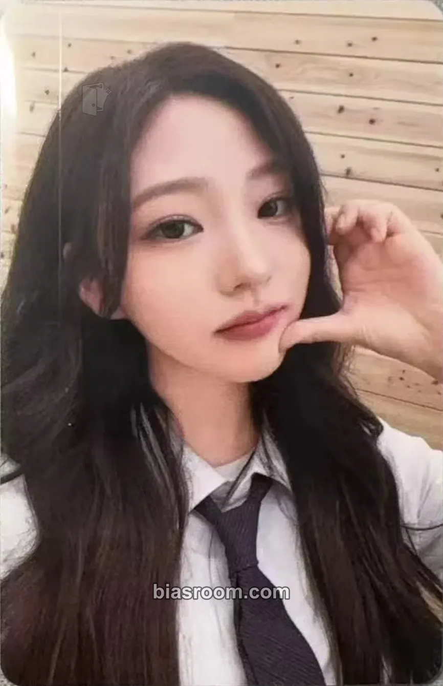 Stella STYLE Photocard - Hearts2Hearts - Hearts2Hearts K-pop photocard