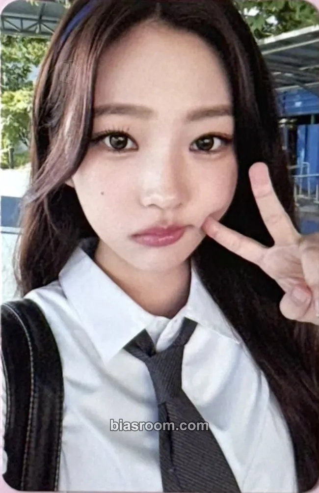 Stella STYLE Photocard - Hearts2Hearts - Hearts2Hearts K-pop photocard