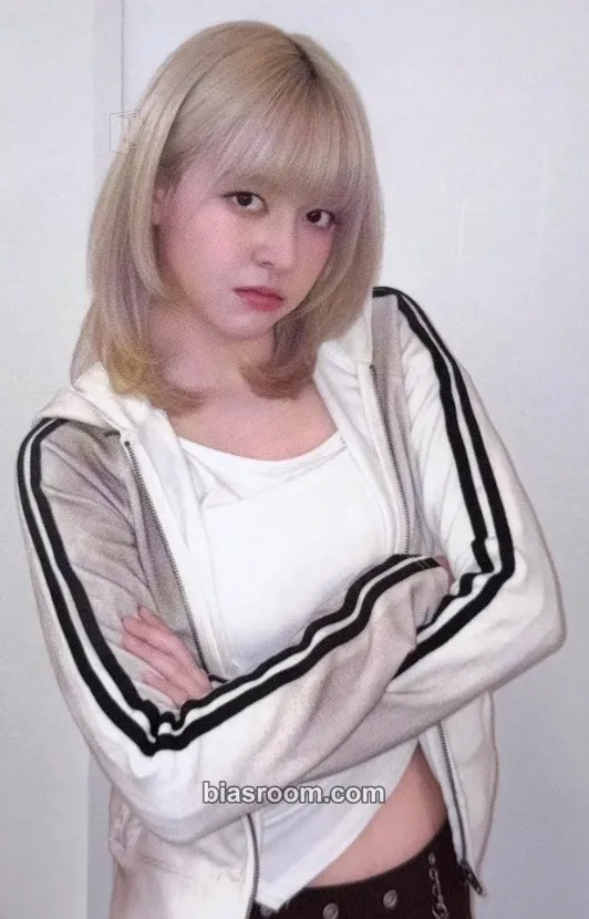 Lily Blue Valentine Photocard - NMIXX - NMIXX K-pop photocard