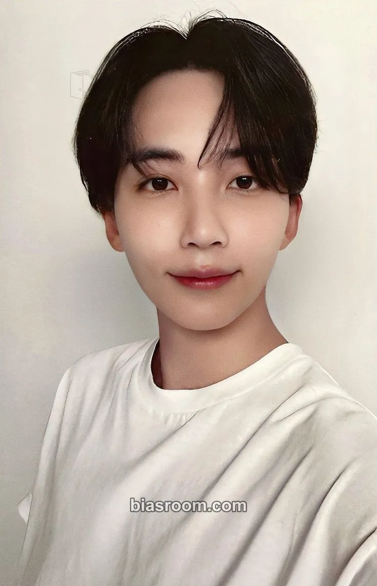 Jeonghan 17 IS RIGHT HERE Photocard - SEVENTEEN - SEVENTEEN K-pop photocard