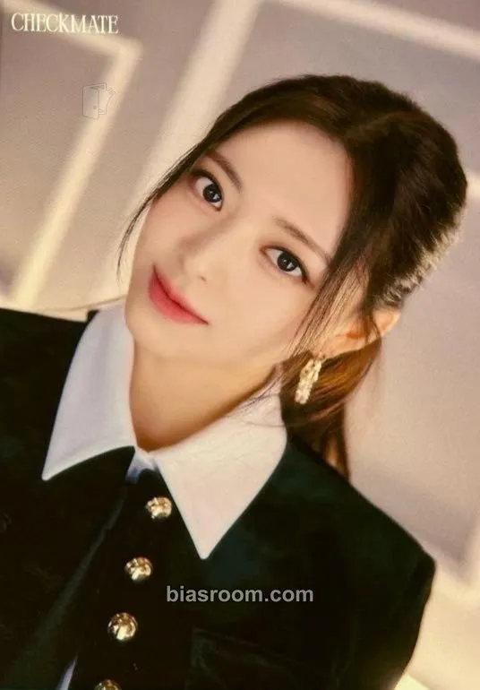 Yuna ITZY The 1st World Tour 'Checkmate' Photocard - ITZY - ITZY K-pop photocard