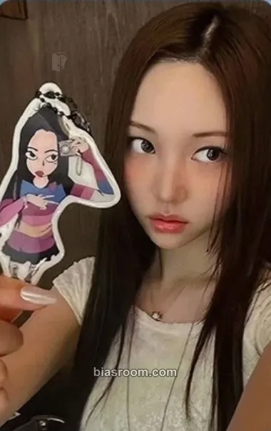 Youngseo FAMOUS Photocard - ALLDAY PROJECT - ALLDAY PROJECT K-pop photocard