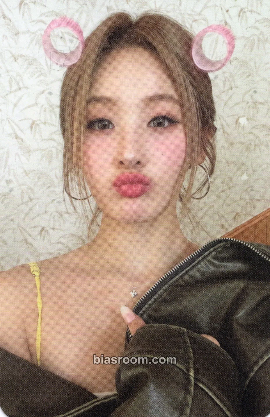 Belle 2025 Season's greetings Photocard - KISS OF LIFE - KISS OF LIFE K-pop photocard