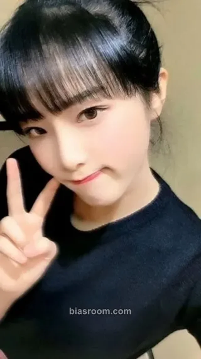 Yena - Yena - SMARTPHONE Album soundwave fansign round 2