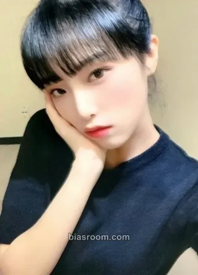Yena - Yena - SMARTPHONE Album soundwave fansign round 2