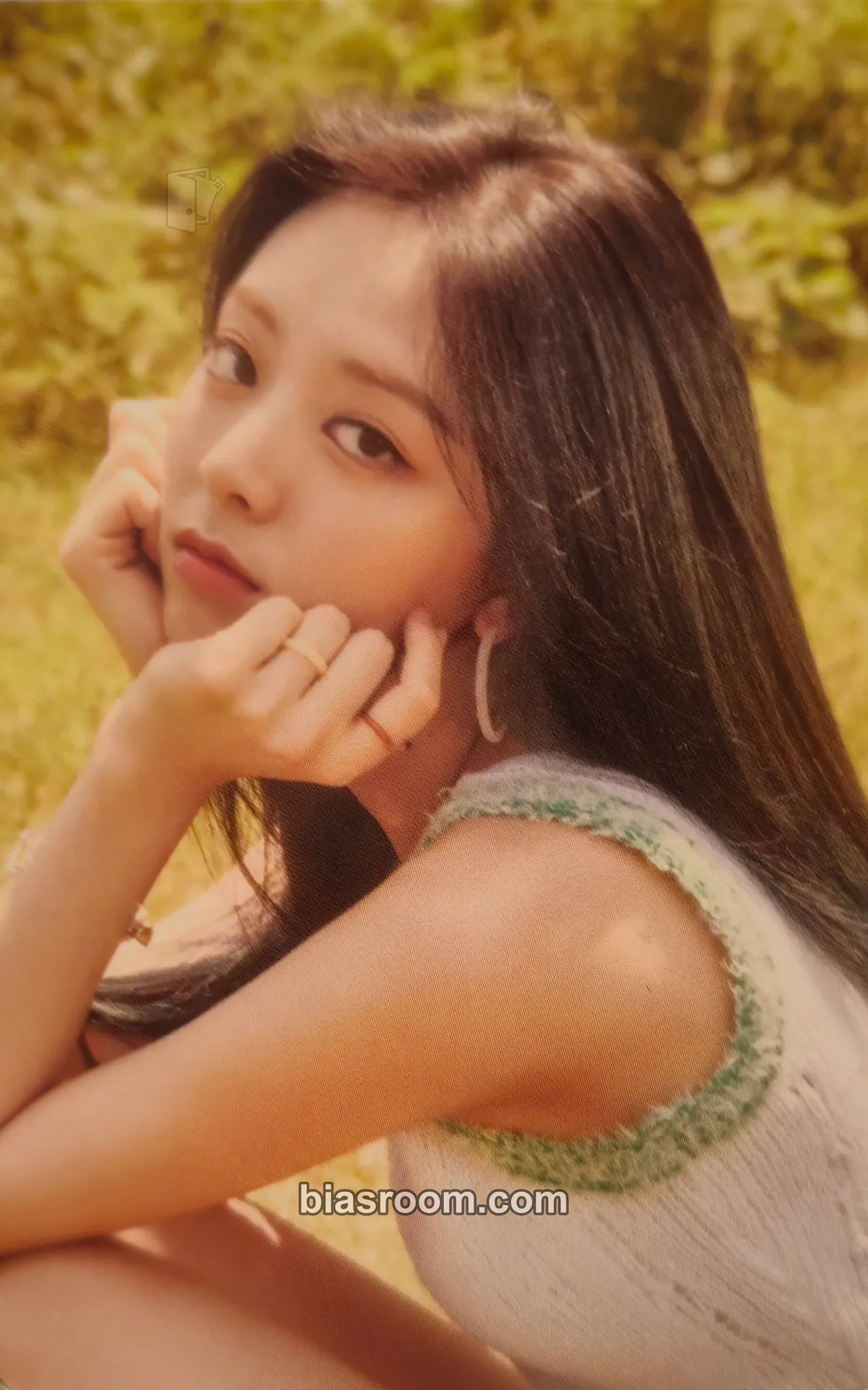Yuna 2022: Best Friends Forever Season's Greetings Photocard - ITZY - ITZY K-pop photocard