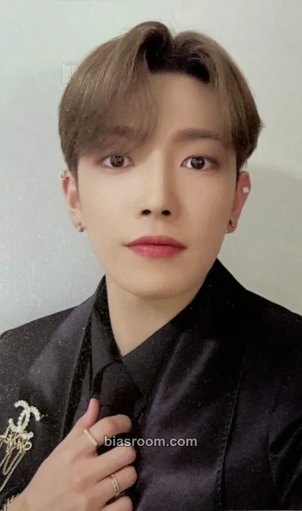 Hongjoong THE WORLD EP.2 : OUTLAW Photocard - ATEEZ - ATEEZ K-pop photocard