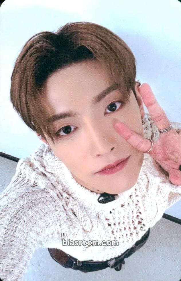 Hongjoong THE WORLD EP.2 : OUTLAW Photocard - ATEEZ - ATEEZ K-pop photocard