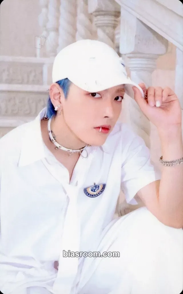 Hongjoong THE WORLD EP.2 : OUTLAW Photocard - ATEEZ - ATEEZ K-pop photocard