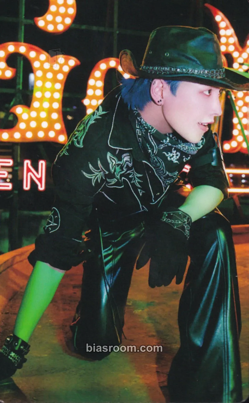Hongjoong THE WORLD EP.2 : OUTLAW Photocard - ATEEZ - ATEEZ K-pop photocard