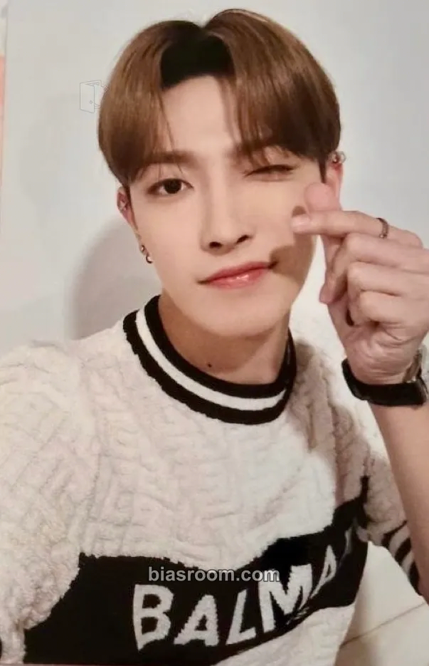 Hongjoong THE WORLD EP.2 : OUTLAW Photocard - ATEEZ - ATEEZ K-pop photocard