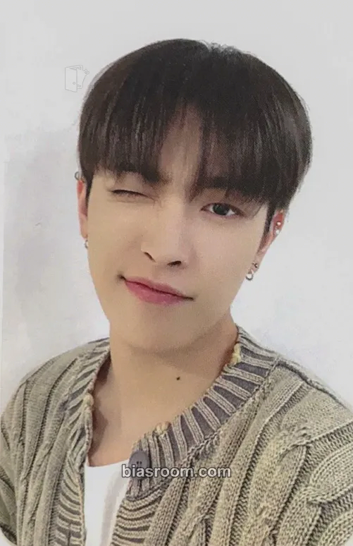 Hongjoong GOLDEN HOUR : Part.1 Photocard - ATEEZ - ATEEZ K-pop photocard