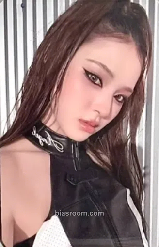Mai Not Just Pretty Photocard - izna - izna K-pop photocard