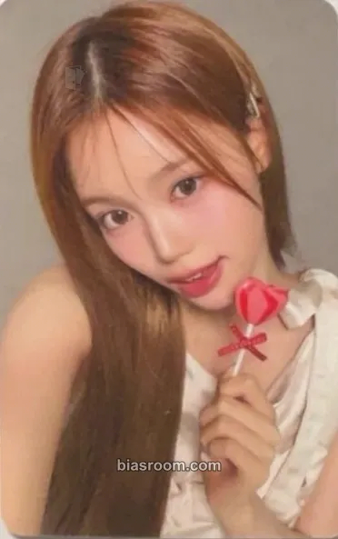 Jeong Saebi 2026 Season’s Greetings: <365 Knots> Photocard - izna - izna K-pop photocard
