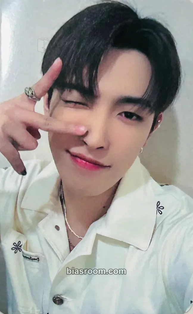 Hongjoong GOLDEN HOUR : Part.1 Photocard - ATEEZ - ATEEZ K-pop photocard